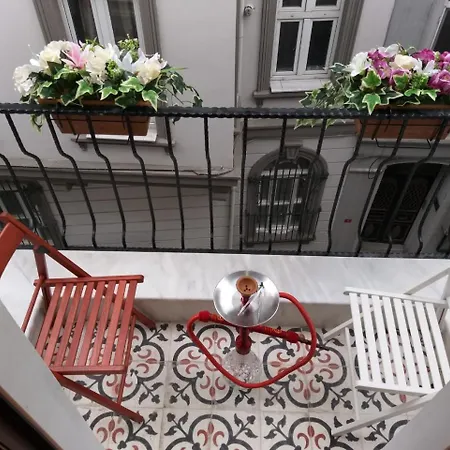 Pera Colour House מלון דירות