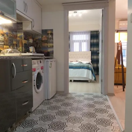 Ξενοδοχείο με διαμερίσματα Pera Colour House 4*